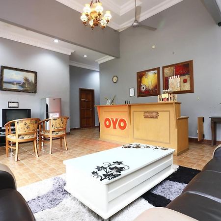 Oyo 89523 Villa Sri Mayang Kuala Terengganu Buitenkant foto