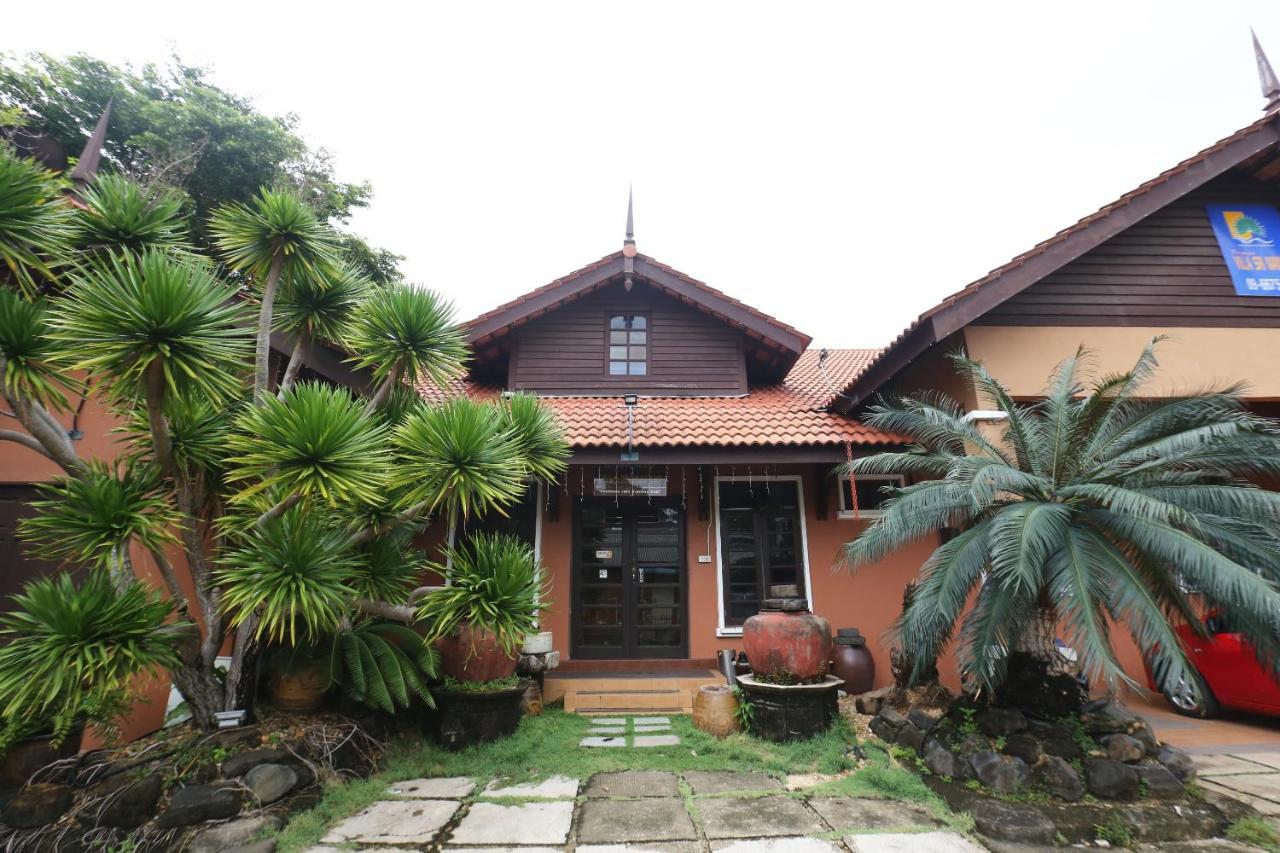 Oyo 89523 Villa Sri Mayang Kuala Terengganu Buitenkant foto