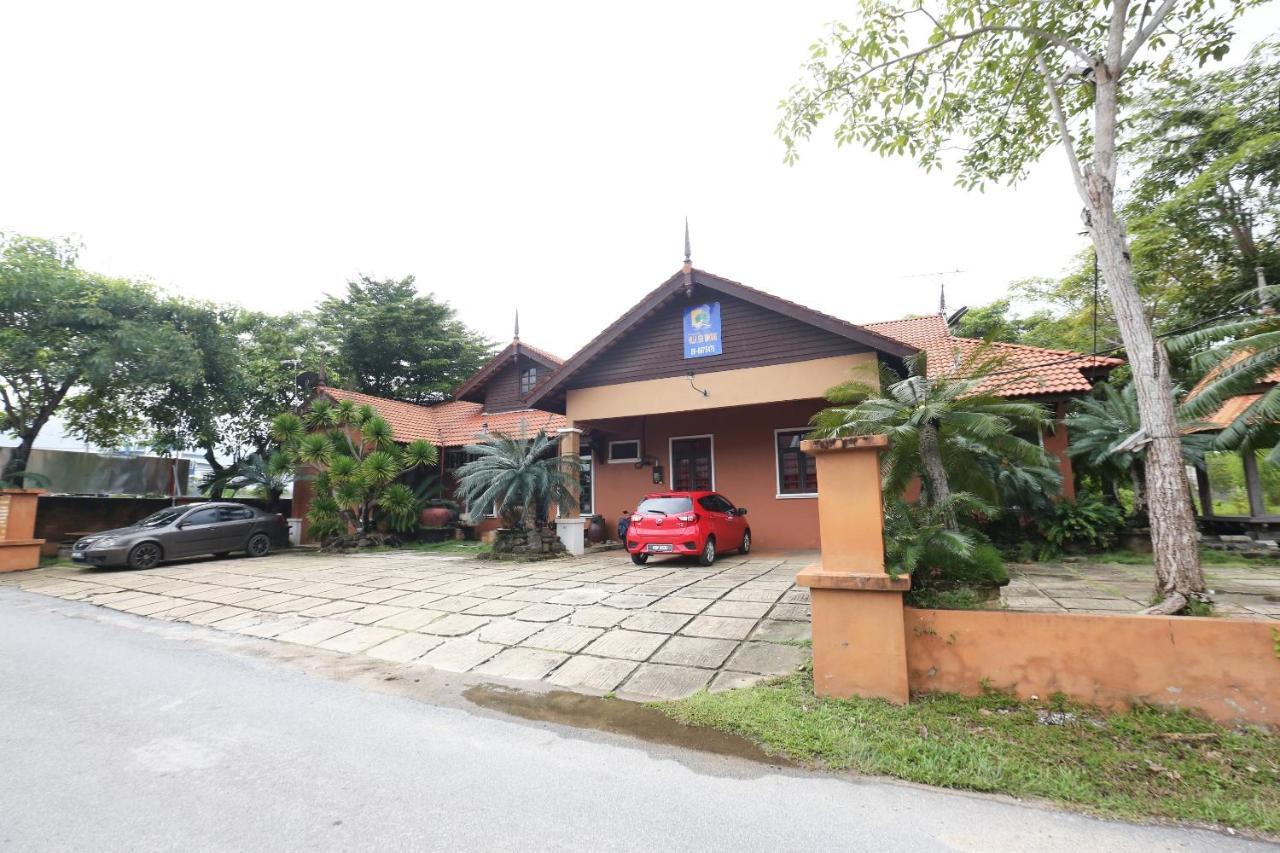 Oyo 89523 Villa Sri Mayang Kuala Terengganu Buitenkant foto